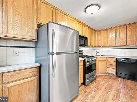 5th image of 973 Fairfax Rd