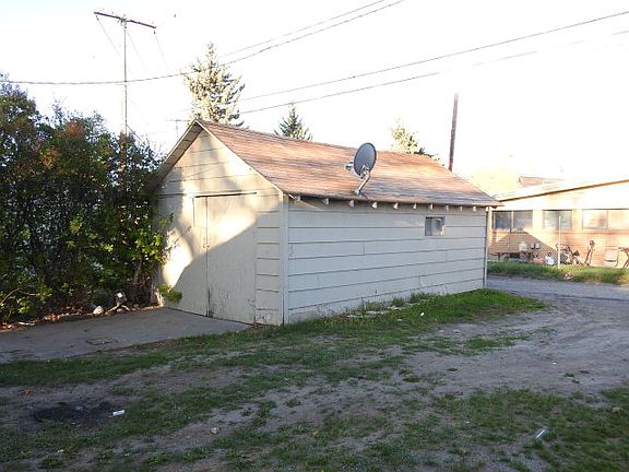 4th image of 915 North Blvd