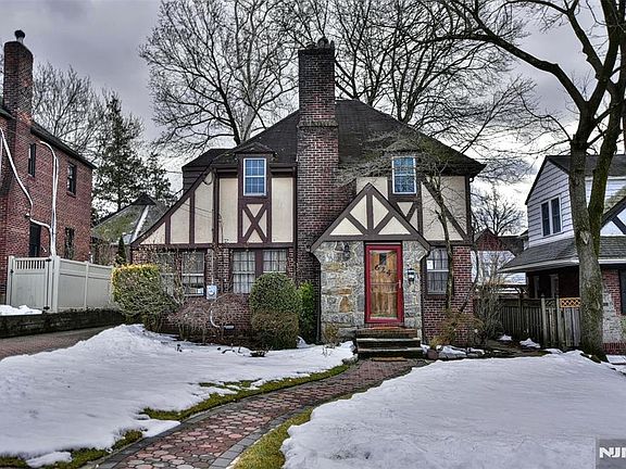 4th image of 624 Ramapo Rd