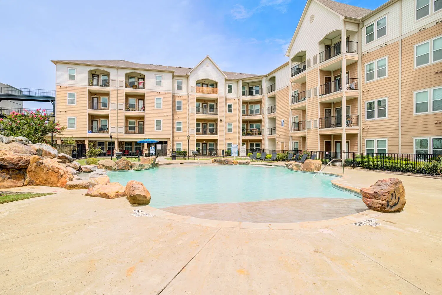 Bay Vista Apartments — Photo 1
