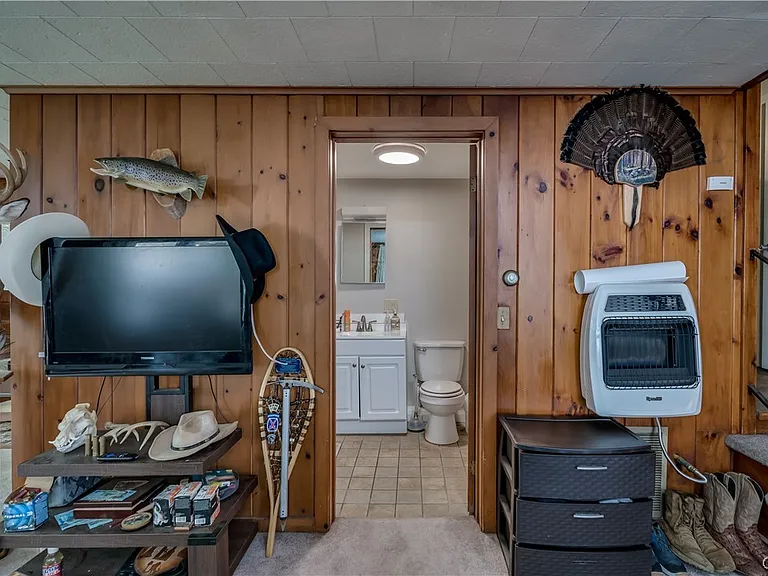 325 Paddock St — Photo 45