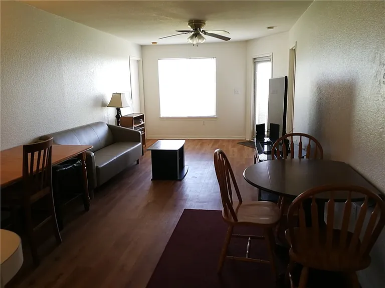 519 Parkway #301 — Photo 3