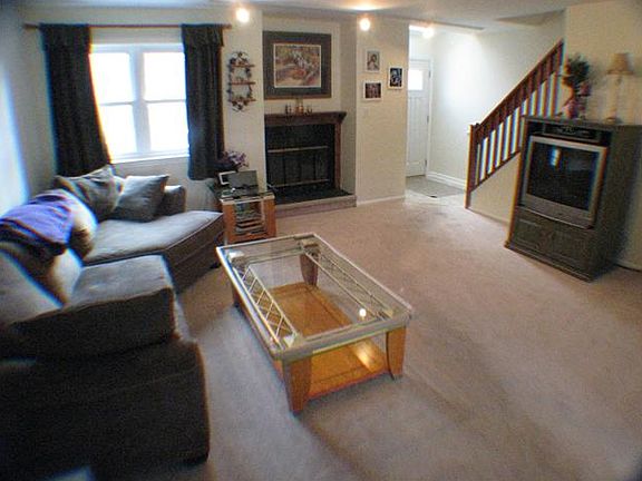 Great room w/fireplace