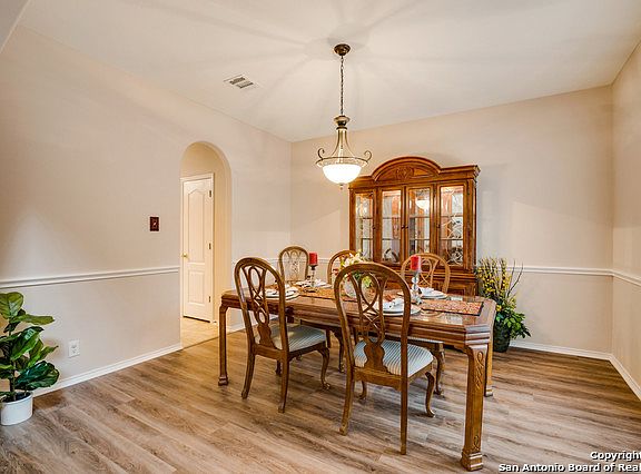 3rd image of 18406 Rogers Bnd