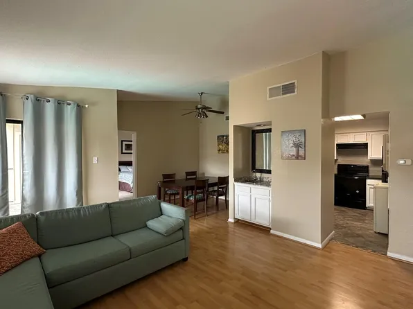 8100 Cambridge St APT 30, Houston, TX 77054