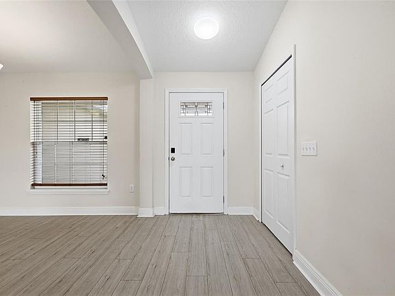 4th image of 115 Maple Dr