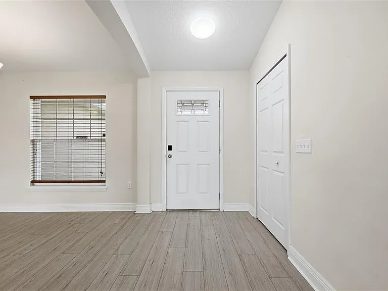 115 Maple Dr — Photo 4