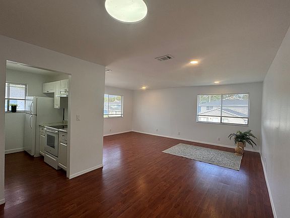 4th image of 107 E Tiffany Dr APT 4