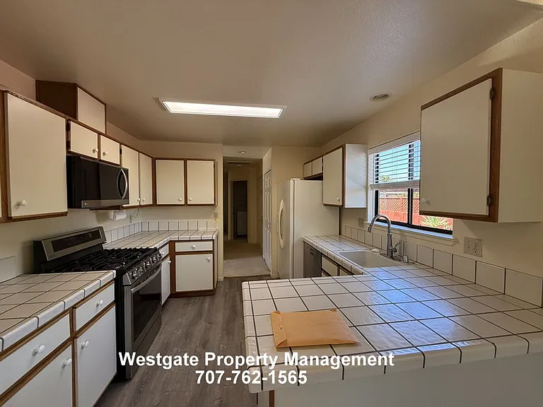 1453 Capri Ave — Photo 3