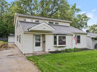 158 N Prairie Ave, Mundelein, IL 60060