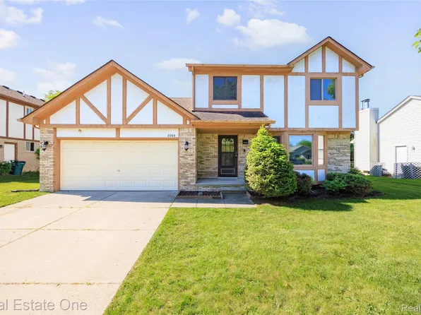 2202 Prescott Dr, Troy, MI 48083