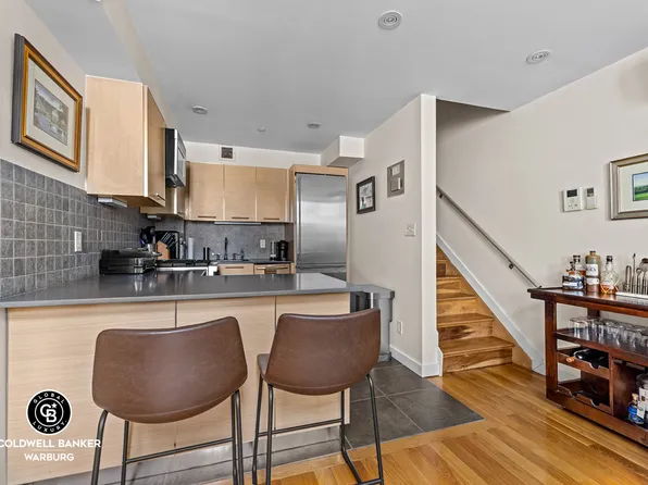 215 East 81st Street 5B image 3 of 8