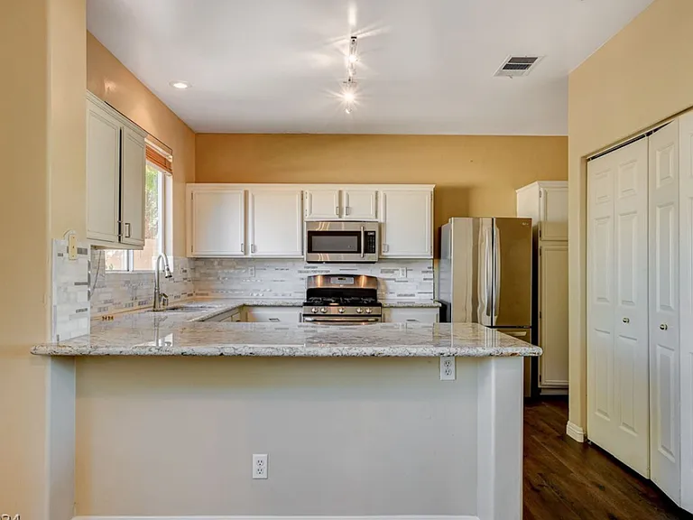 10300 Forum Hills Pl — Photo 2