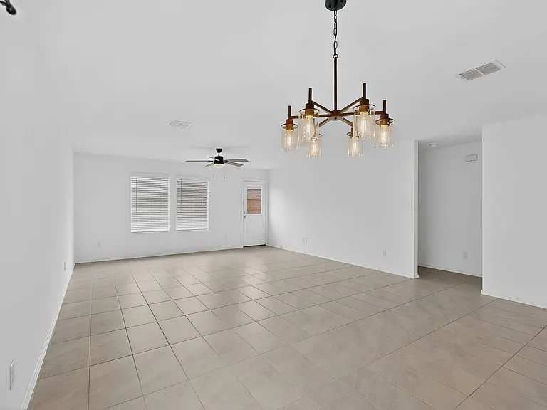 1430 Everett Gardens Way — Photo 5