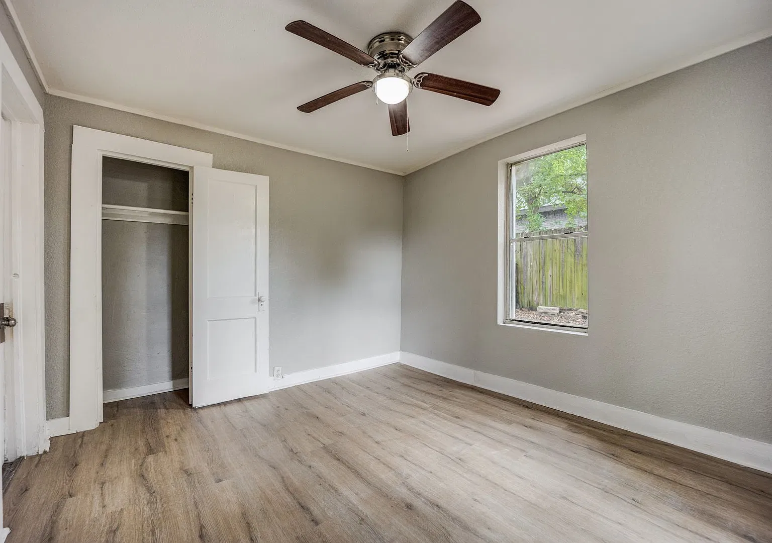 Freshly Updated 2 Bedroom House — Photo 4