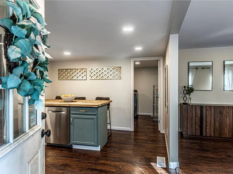 22 Mulberry St — Photo 24