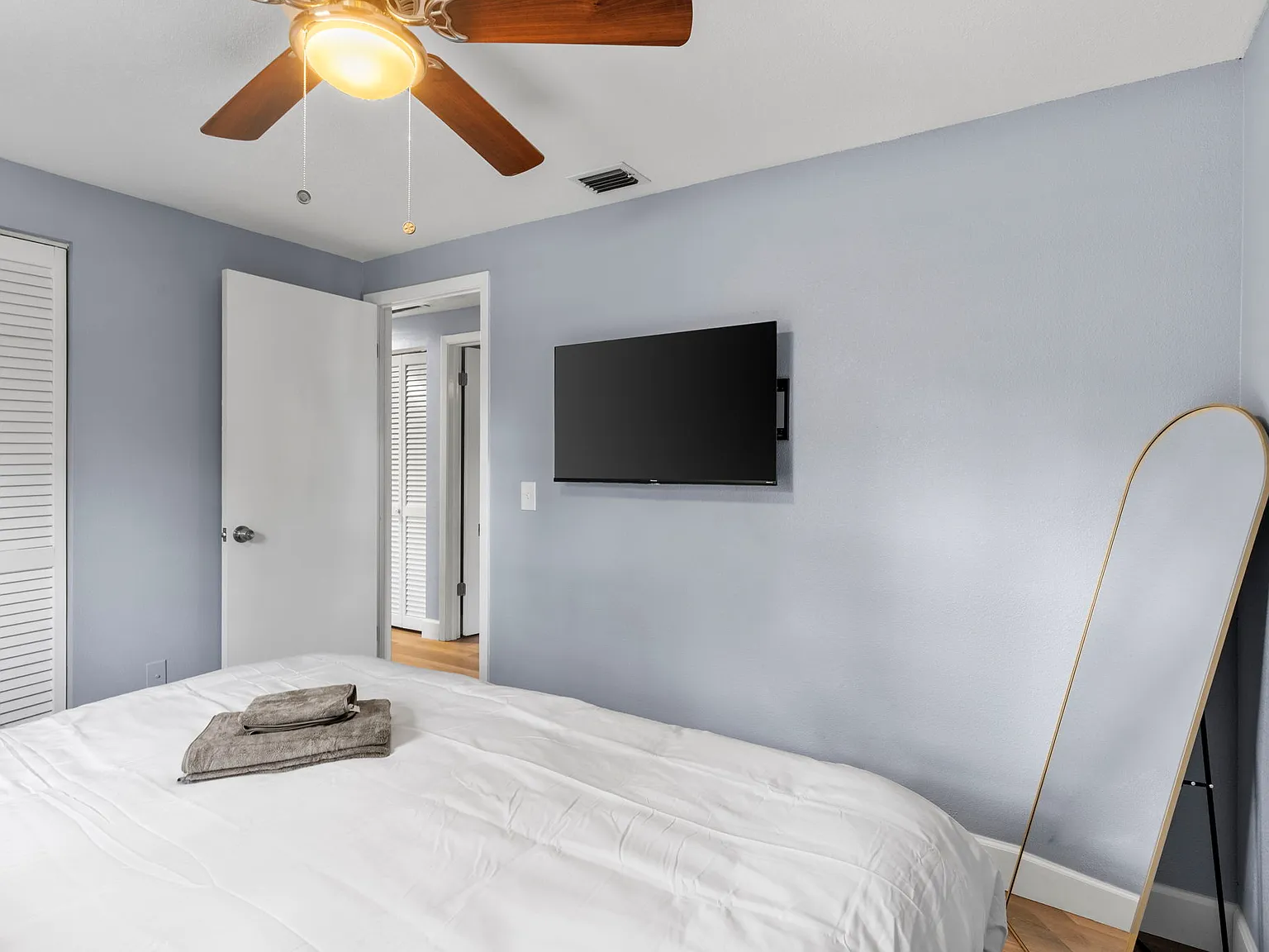 3 bed, $2,500 — Photo 2
