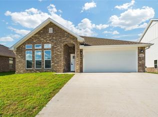 1703 Edwards St, Pea Ridge, AR 72751