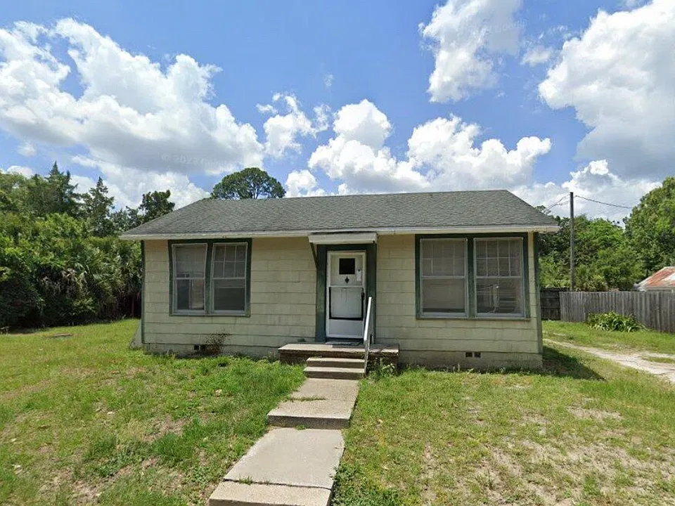 174 NW Irma Ave