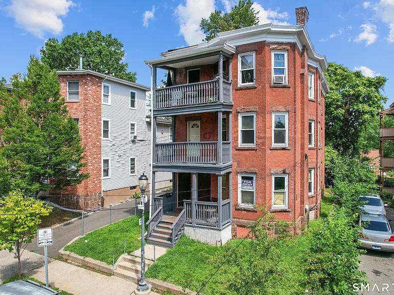 24 Mortson St — Photo 17