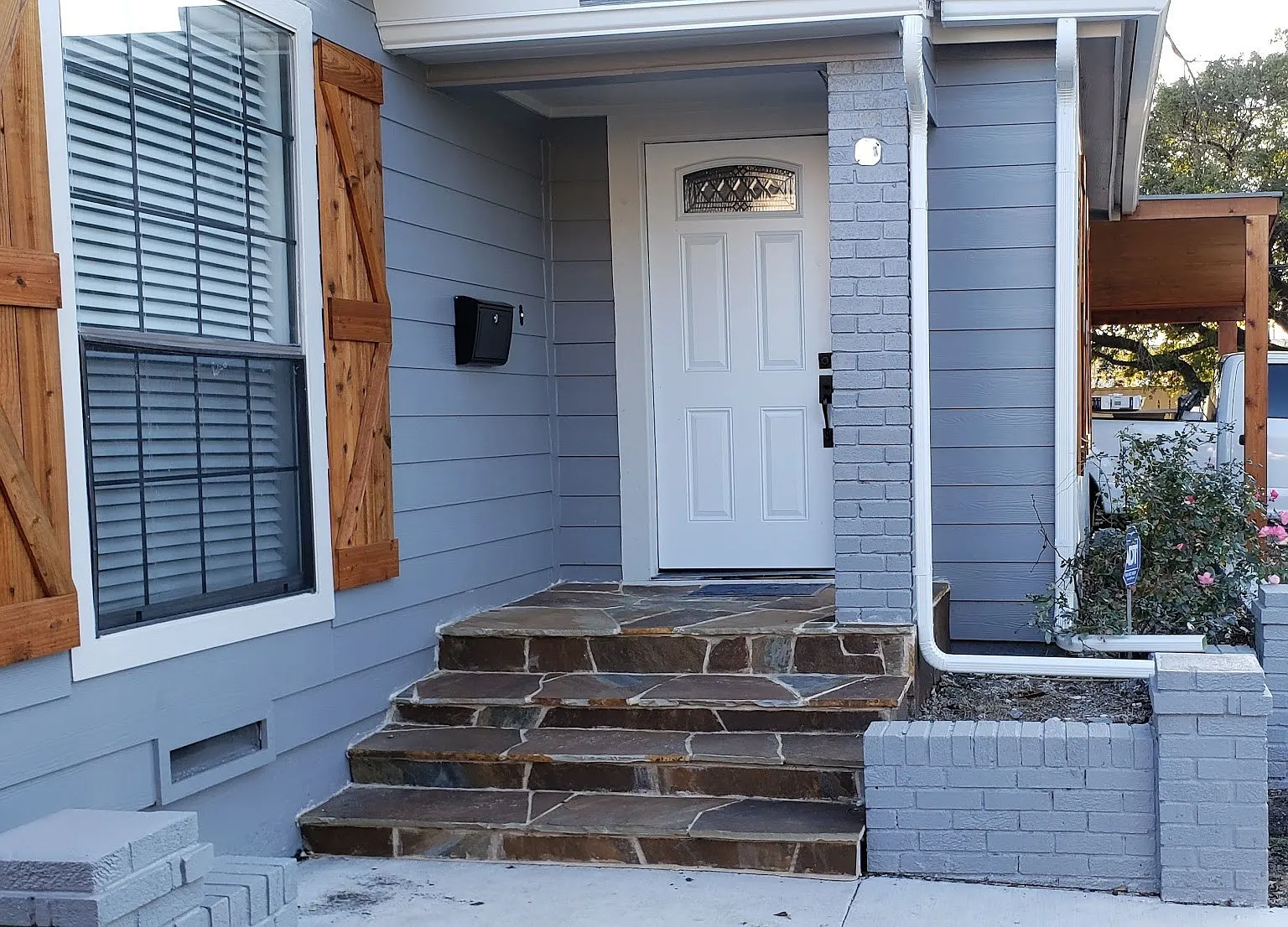 2 bed, 976 sqft, $2,300 — Photo 2
