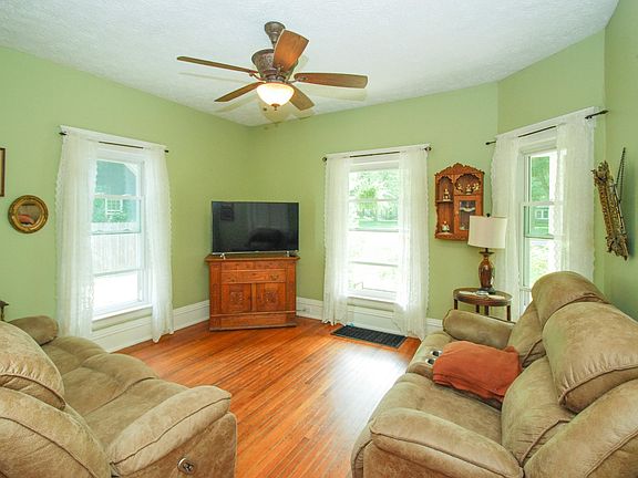 621 N Gordon St-105