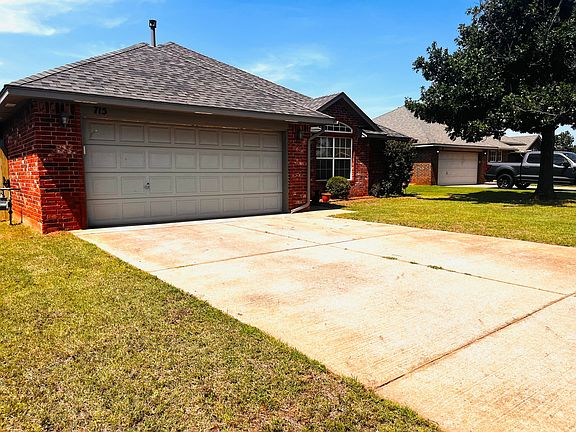 3rd image of 715 E Forest Court Ln