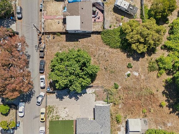 5th image of 990 Garden St
