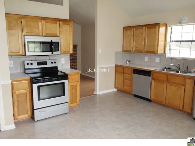 1506 Creek St — Photo 94