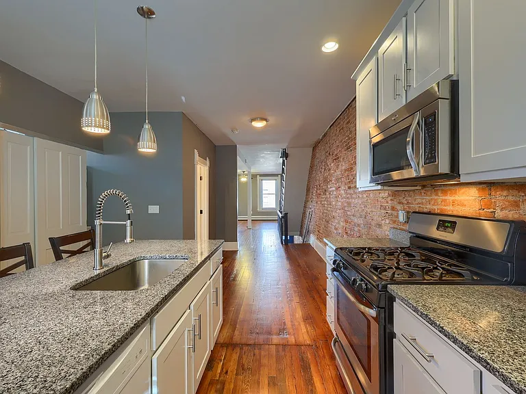 1120 Green Street — Photo 7