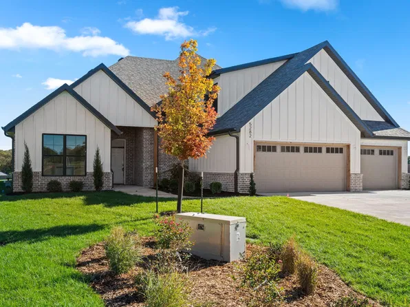 5282 E Golden Bell Lane, Springfield, MO 65809
