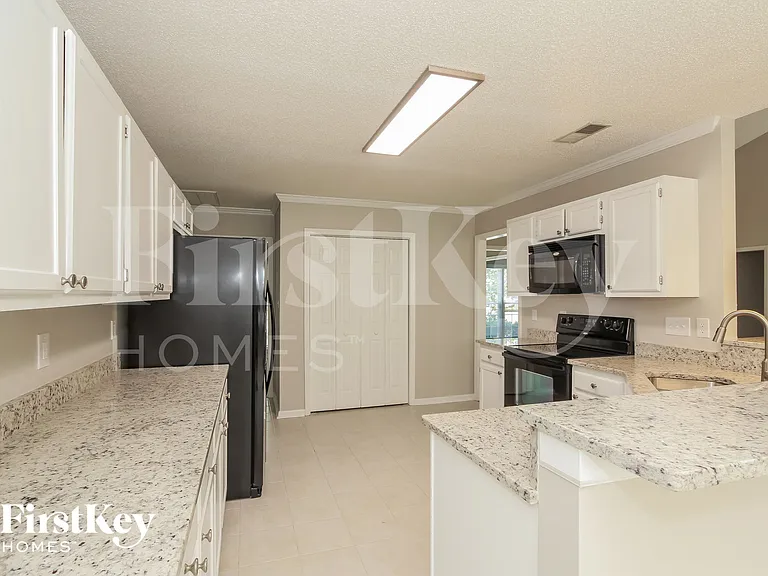 13646 Annsdale Ln — Photo 7
