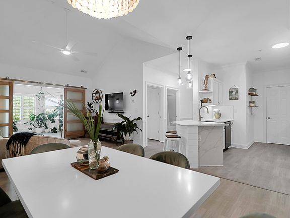 4th image of 1984 Folly Rd APT B308