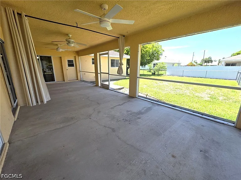 4614 SW 9th Pl — Photo 30