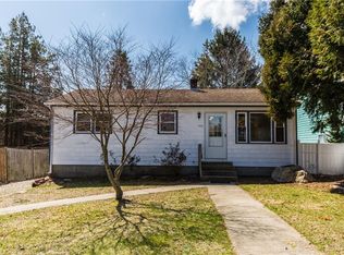 104 Iroquois Rd, Narragansett, RI 02882