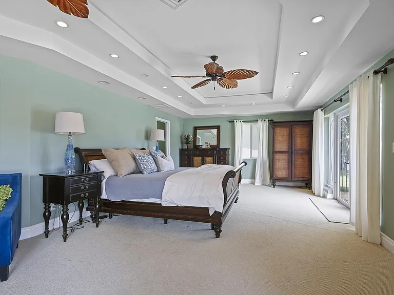 1925 Coral Gardens Dr — Photo 16