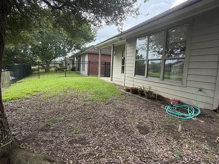 3001 Northbank Dr — Photo 5
