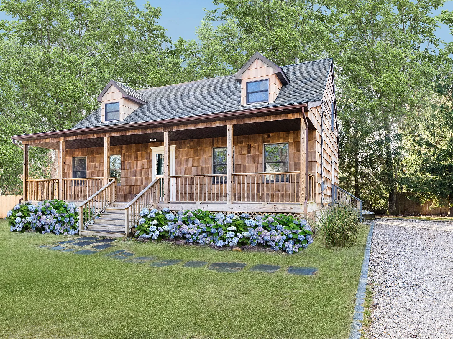 Impeccable 4 Bedroom, 3 Bath Cape Cod Close to the Bay — Photo 1