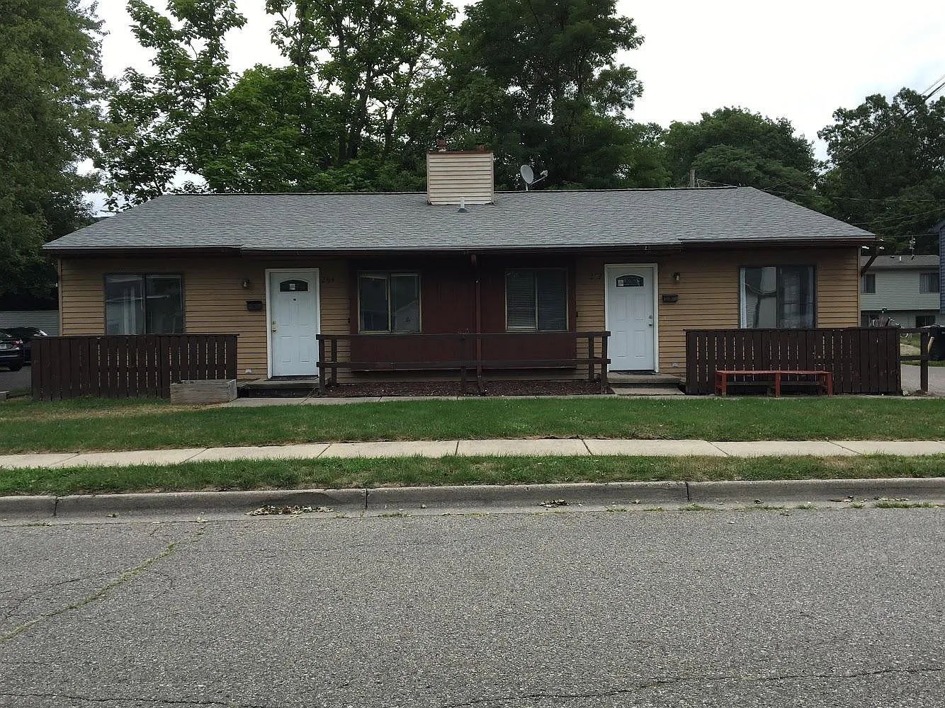 6 bed, $5,100 — Photo 1
