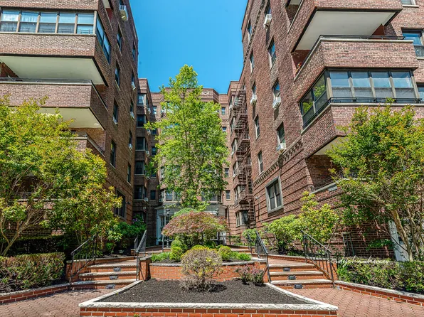 69-40 Yellowstone Boulevard image 1 of 23