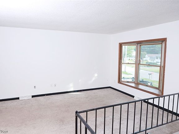5th image of 392 Lourdes Ln
