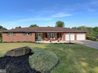 800 Fairlane Dr, Millersburg, PA 17061