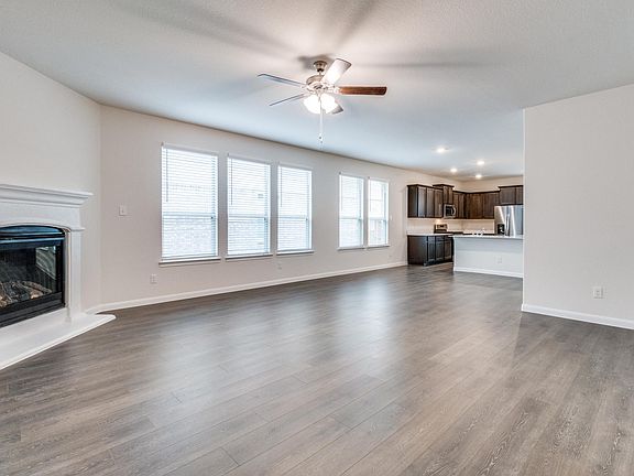 5th image of 3905 Oakwood St
