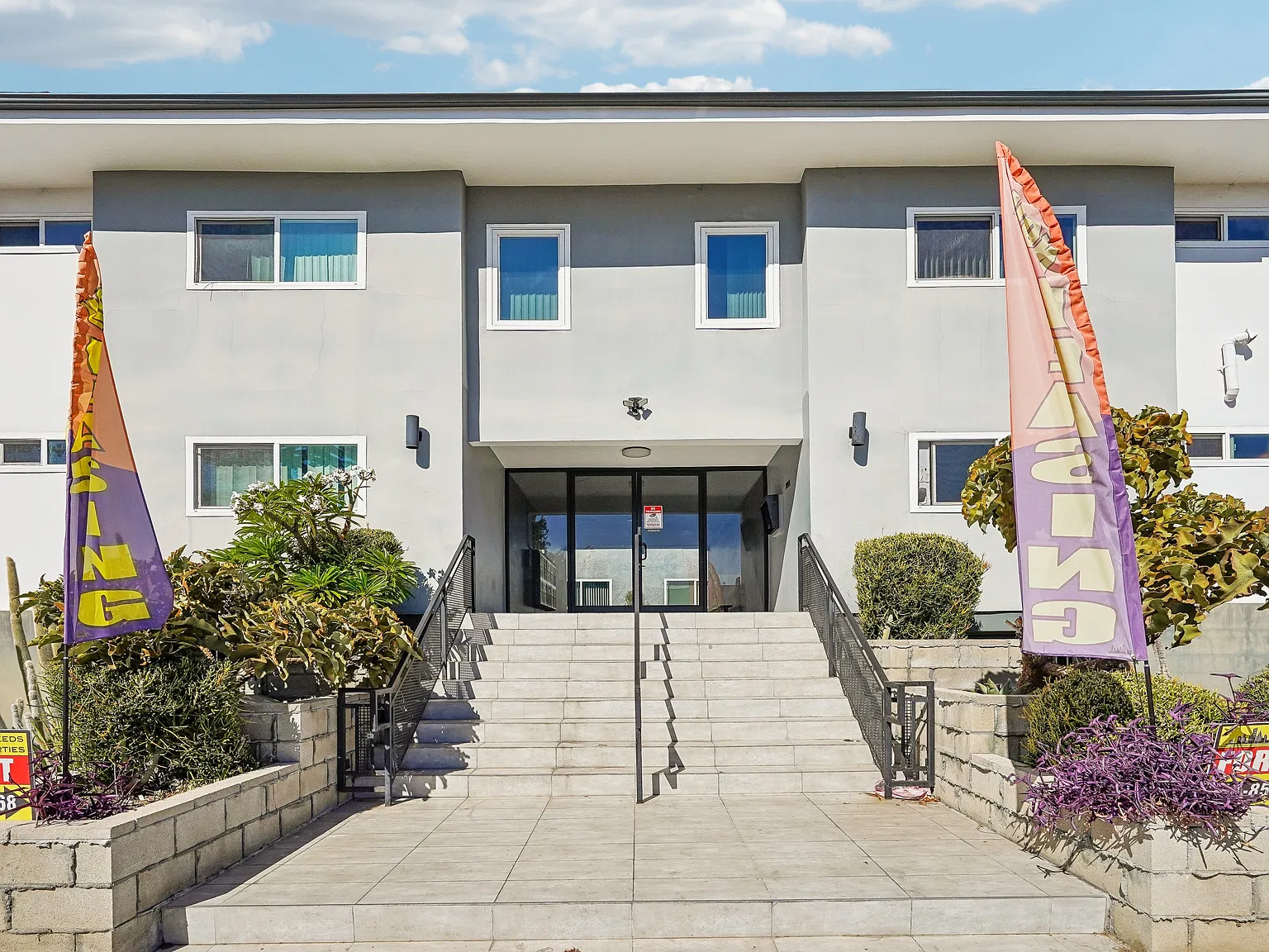 14153 Victory Blvd. — Photo 1