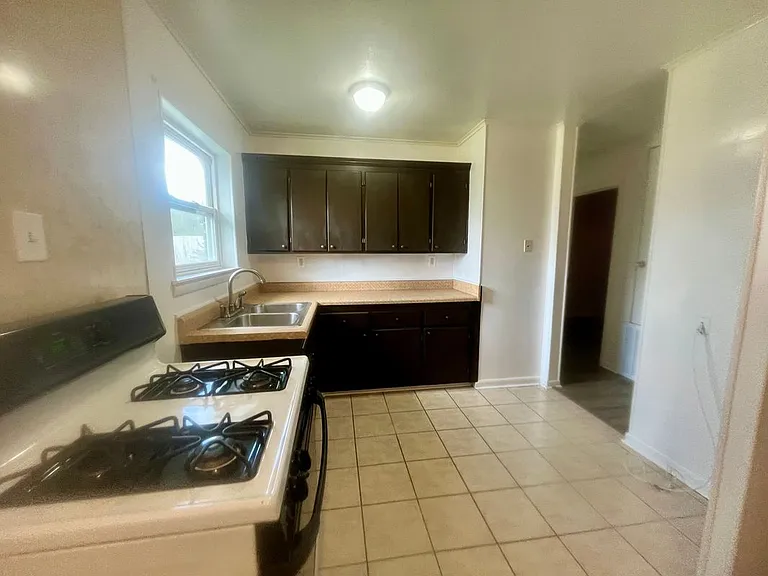 240 Azalea Dr — Photo 4