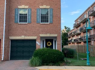 6922 Little Falls Rd #6922, Arlington, VA 22213