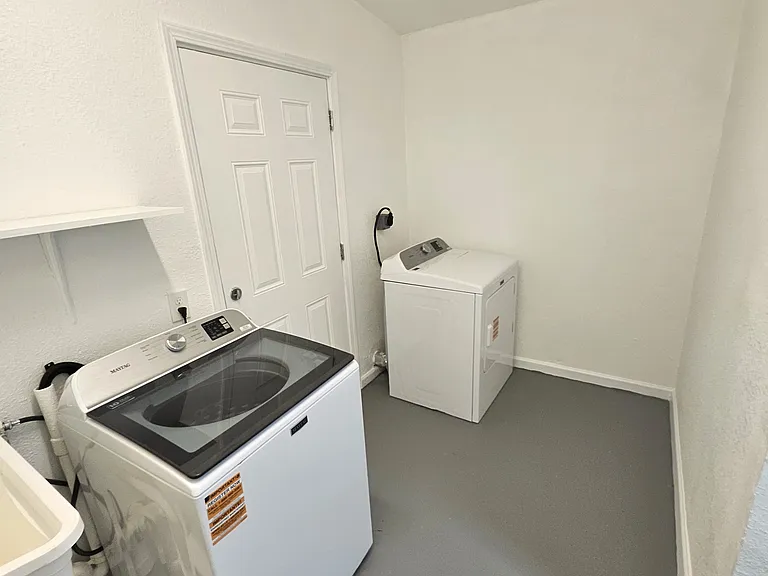 320 Locust Ave — Photo 38