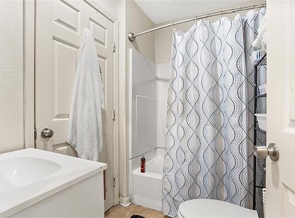 5th image of 2628 S Derbigny St