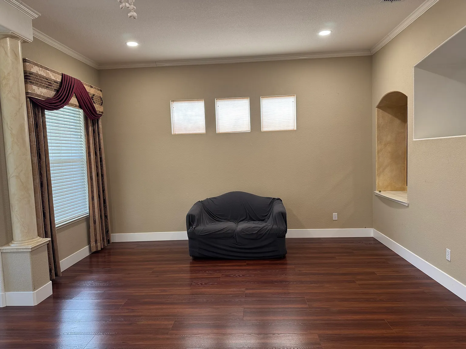 832 Duncan Way — Photo 3