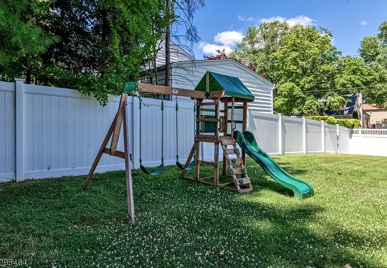 862 Manhattan Ave — Photo 31